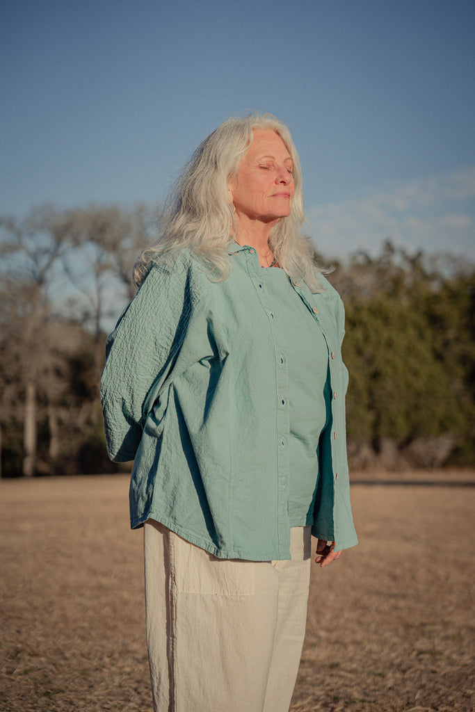 Women’s dolman-sleeve button-down blouse in 100 percent cotton - Heron blue medium blue