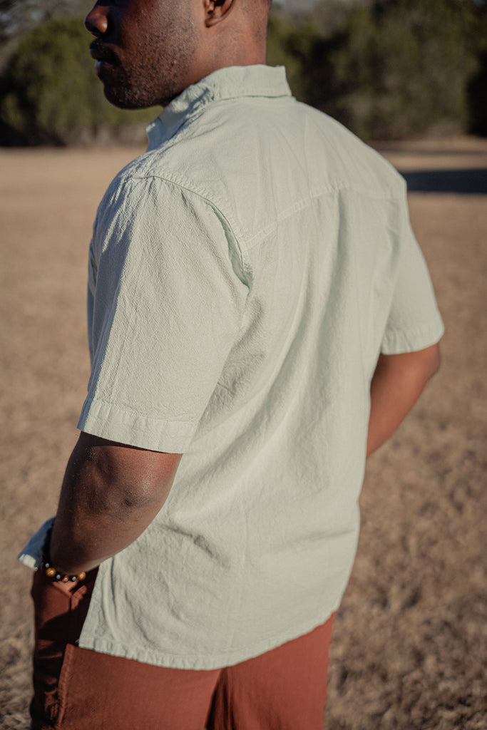  Men's short-sleeve 100% cotton button-down shirt with front pockets - light green