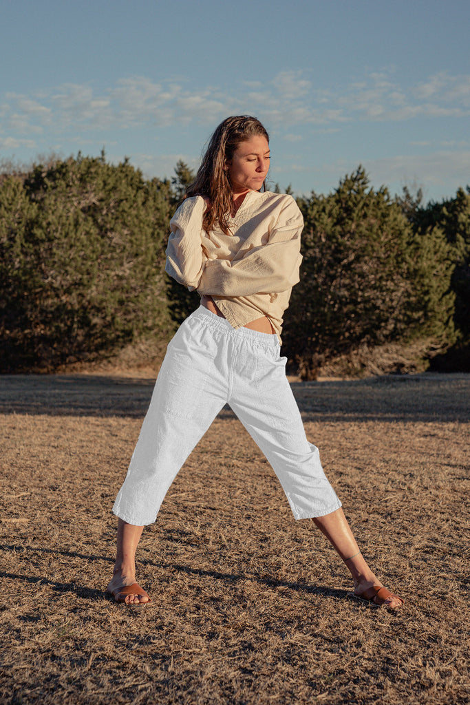 Women's 100 percent cotton calf-length elastic waistband pant - white