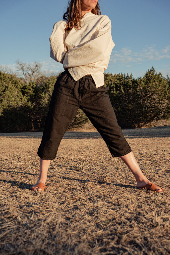 Women's 100 percent cotton calf-length elastic waistband pant - black
