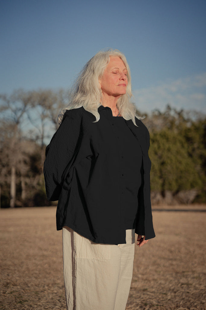 Women’s dolman-sleeve button-down blouse in 100 percent cotton - black