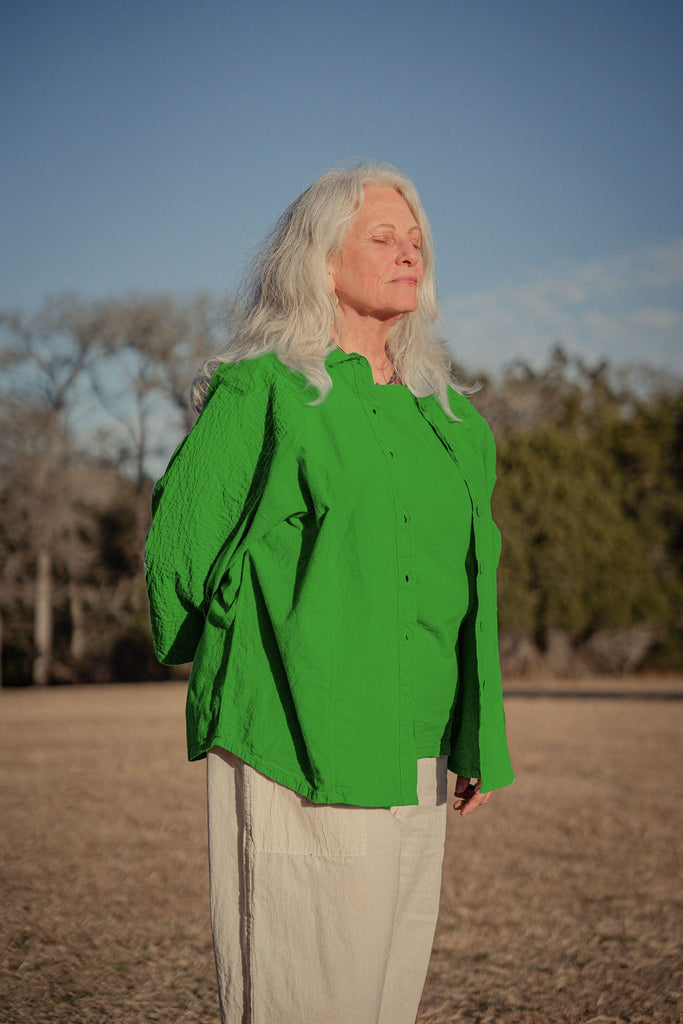 Women’s dolman-sleeve button-down blouse in 100 percent cotton - bright green